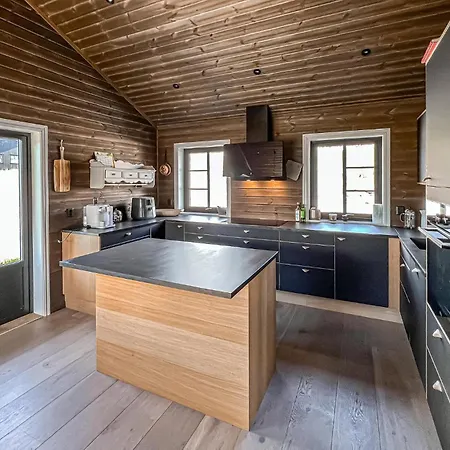 بيت للعطل 4 Bedroom Stunning In ليلّيهامّير