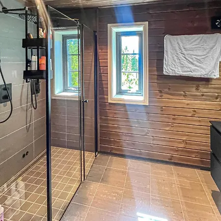 بيت للعطل 4 Bedroom Stunning In *